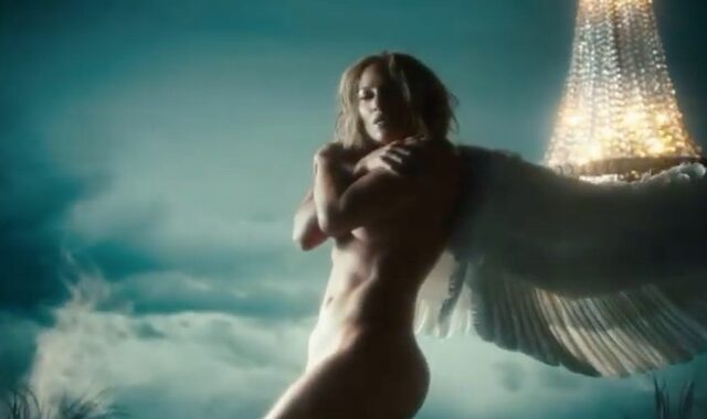 Γυμνός άγγελος η Τζένιφερ Λόπεζ στο νέο της βίντεο κλιπ “In the morning”