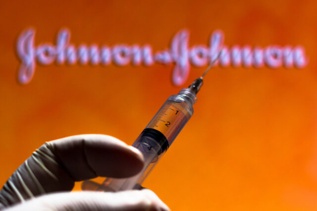 Εμβόλιο Johnson & Johnson: Τον Φεβρουάριο πιθανώς η αίτηση έγκρισης – Απροσδόκητες καθυστερήσεις