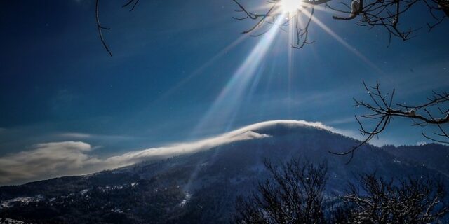 Καιρός: Βελτίωση την Τρίτη με τσουχτερό κρύο