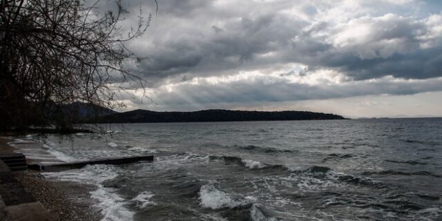 Καιρός: Επιδείνωση την Κυριακή με ισχυρές βροχές, καταιγίδες και θυελλώδεις νοτιάδες