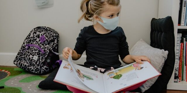 Μερικοί λόγοι που θα σε πείσουν πως και τα παιδιά είναι θύματα του κορονοϊού