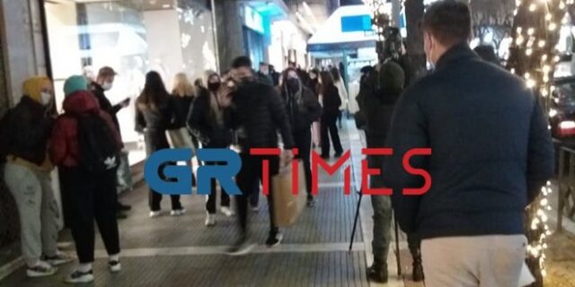 Θεσσαλονίκη: Ο κόσμος αψήφισε το ΄”τσουχτερό” κρύο και βγήκε για ψώνια