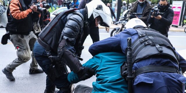 Ένταση στη συγκέντρωση για τον Κουφοντίνα – 21 προσαγωγές