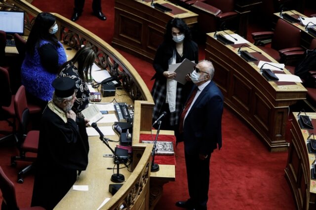 Βουλή: Ορκίστηκε ο Παναγιώτης Κουρουμπλής