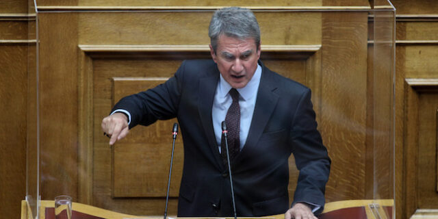 Ο Λοβέρδος ξέχασε τις οροθετικές, αλλά δήθεν είναι με την Μπεκατώρου 