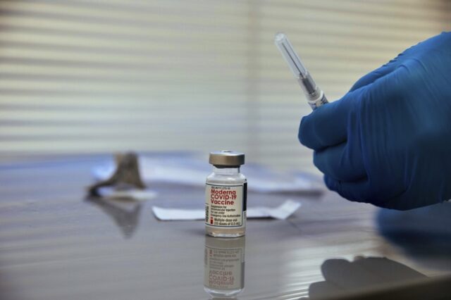 Κορονοϊός: Ξεκινά η διανομή των εμβολίων της Moderna στην Ευρώπη