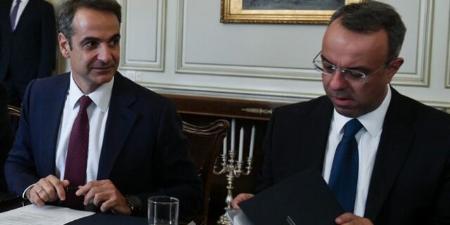 Προβληματισμός στο οικονομικό επιτελείο από την εξέλιξη της πανδημίας – Νέες παρεμβάσεις στήριξης