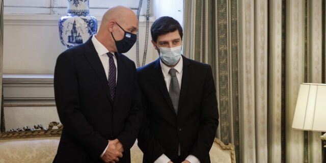 Ορκίστηκαν με πολιτικό όρκο Αμυράς και Γιατρομανωλάκης