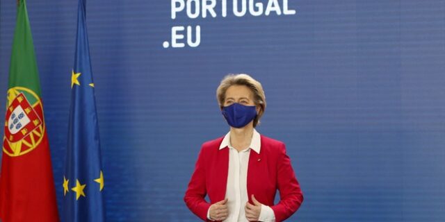 Ούρσουλα φον ντερ Λάιεν: Νέο tweet στα ελληνικά, αυτή τη φορά για τους εμβολιασμούς