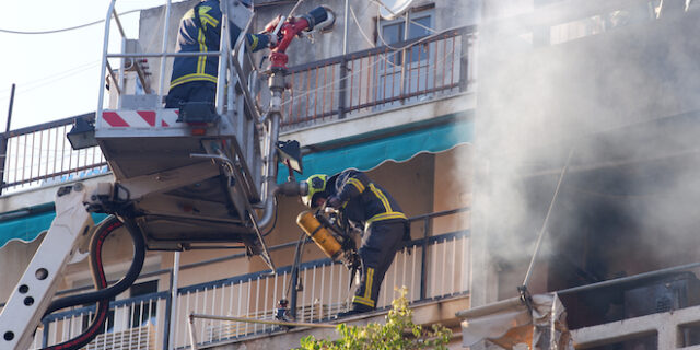 Απανθρακωμένη βρέθηκε μία ηλικιωμένη στο μπαλκόνι του σπιτιού της στον Πειραιά