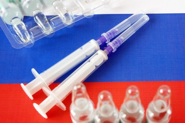 Ρωσία: Ξεκινά η μαζική παραγωγή του EpiVacCorona – Προς κυκλοφορία και το τρίτο εμβόλιο