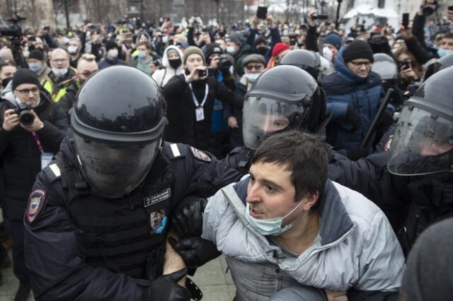 Πούτιν: Παράνομες και επικίνδυνες οι διαμαρτυρίες για τον Ναβάλνι