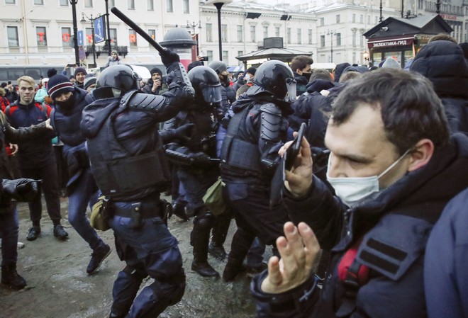 ΕΕ – ΗΠΑ: Καταδίκη της βίαιης καταστολής στις διαδηλώσεις υπέρ του Ναβάλνι