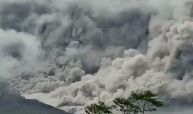 Ινδονησία: Έκρηξη του ηφαιστείου Σεμέρου- Τέφρα εκτοξεύτηκε σε ύψος 5 χιλιομέτρων