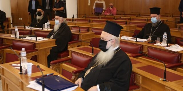 Ιερά Σύνοδος: Ελεύθερη επιλογή το εμβόλιο και αποκλειστική λύση για την πανδημία