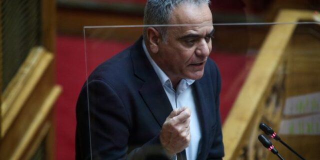 Σκουρλέτης: Αδιόρθωτος ο πρωθυπουργός, επιμένει στην παράδοση του τομέα της υγείας στους ιδιώτες