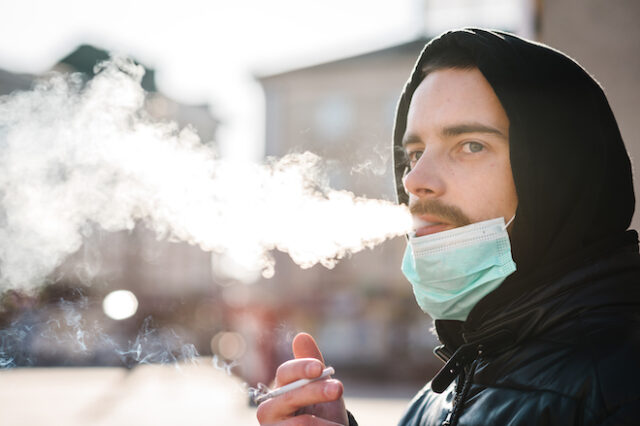 Κορονοϊός: Οι καπνιστές κινδυνεύουν περισσότερο να εκδηλώσουν σοβαρά συμπτώματα