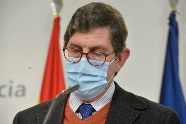 Ισπανός αξιωματούχος Υγείας παραιτήθηκε επειδή εμβολιάστηκε πριν την ώρα του