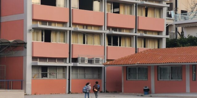 Λοιμωξιολόγοι: Υπό αίρεση το άνοιγμα των σχολείων