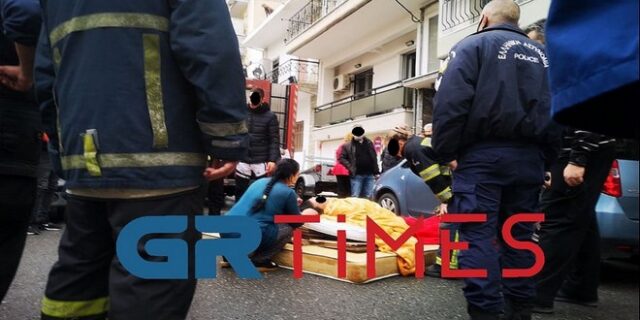 Θεσσαλονίκη: Διάσωση γυναίκας που κρεμόταν από μπαλκόνι