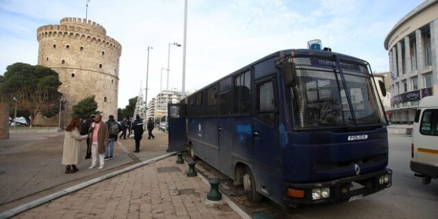 Πρόστιμα σε 10 άτομα και μία σύλληψη για την ένταση στον Λευκό Πύργο