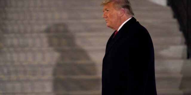WSJ: Ο Τραμπ συζητά το ενδεχόμενο να ιδρύσει νέο “πατριωτικό” κόμμα