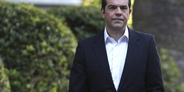 Τσίπρας: Αγωγή σε Παπαχρήστο και Κουρτάκη για τη “βίλα” στο Σούνιο