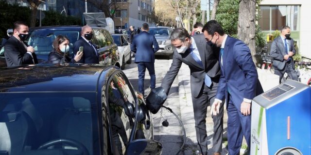 Μητσοτάκης για ηλεκτροκίνηση: “Έχουν πουληθεί περισσότερα ηλεκτρικά ΙΧ από ό,τι λογαριάζαμε το 2020”