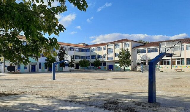 Κορονοϊός: Πέθανε 51χρονος διευθυντής σχολείου στην Καρδίτσα