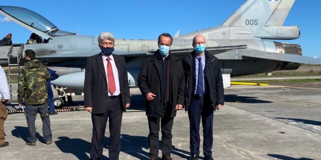 “Ιπτάμενος” ο Σταικούρας: Στις εγκαταστάσεις της ΕΑΒ για πρώτη φορά υπουργός Οικονομικών