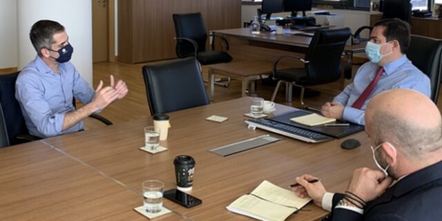 Συνάντηση Μηταράκη-Μπακογιάννη για μεταναστευτικό: “Κάποιες γειτονιές έχουν ξεπεράσει το όριο κορεσμού”