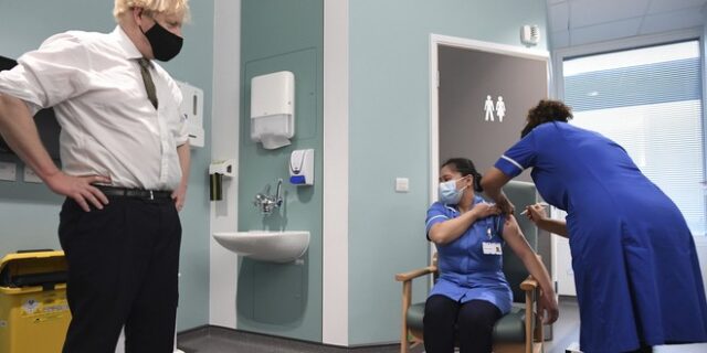 Βρετανία: Συγκέντρωσε ένα δισ. δολάρια για εμβόλια σε αναπτυσσόμενες χώρες