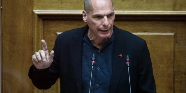 Βαρουφάκης: Η κυβέρνηση δεν εκπλήρωσε καμία υποχρέωση για την αντιμετώπιση της πανδημίας