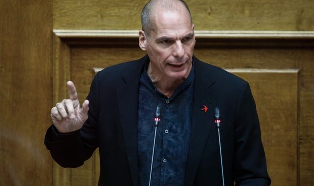 Βαρουφάκης: Η κυβέρνηση δεν εκπλήρωσε καμία υποχρέωση για την αντιμετώπιση της πανδημίας