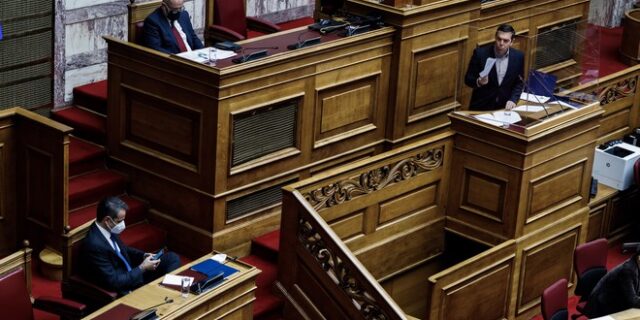 “Επέστρεψαν” στη Βουλή οι πλατείες των αγανακτισμένων