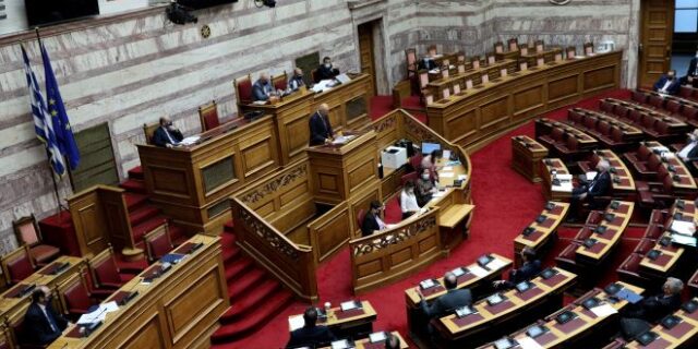 Στην Βουλή, σήμερα, οι επιφυλάξεις της αντιπολίτευσης για τις διερευνητικές