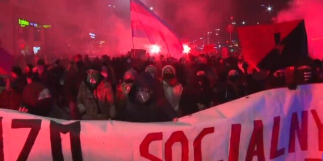 Πολωνία: Τρίτη νύχτα διαδηλώσεων κατά της απαγόρευσης των αμβλώσεων