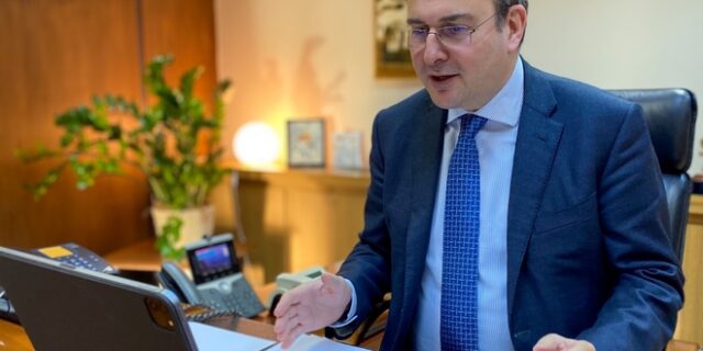Χατζηδάκης: Τα τέσσερα θέματα που συζητήθηκαν στην τηλεδιάσκεψη με τους θεσμούς