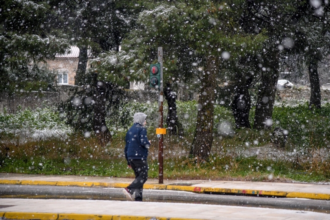 Καιρός: Χιόνισε ξαφνικά στο κέντρο της Αθήνας
