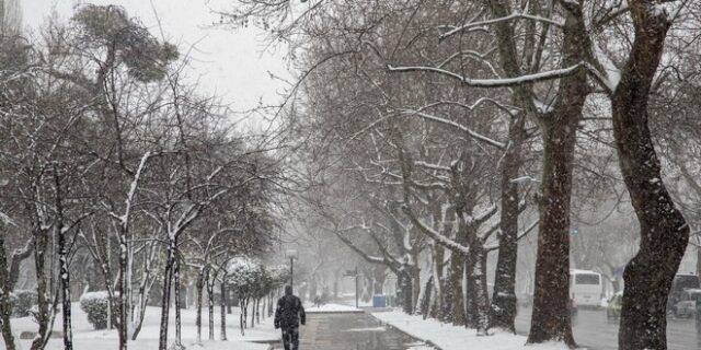 Κακοκαιρία Μήδεια: “Γενική επιστράτευση” στους Δήμους για να προχωρήσουν οι εμβολιασμοί