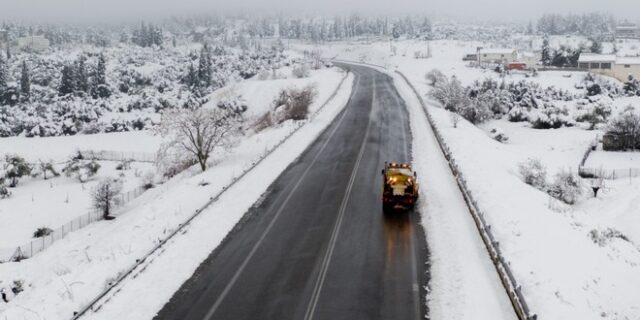 Κακοκαιρία: Άρση της απαγόρευσης για φορτηγά στην Εθνική οδό Λαμίας – Αθηνών – Πού χρειάζονται αλυσίδες