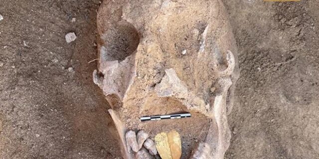 Αίγυπτος: Αρχαιολόγοι ανακάλυψαν μούμια 2.000 ετών με χρυσή γλώσσα