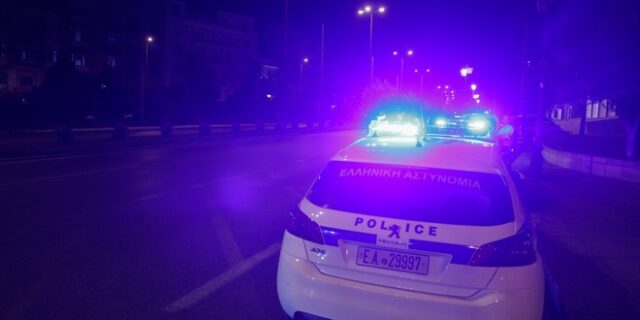 Γνωστός τραγουδιστής μεταξύ 18 συλληφθέντων σε παράνομο καζίνο στην Κυψέλη