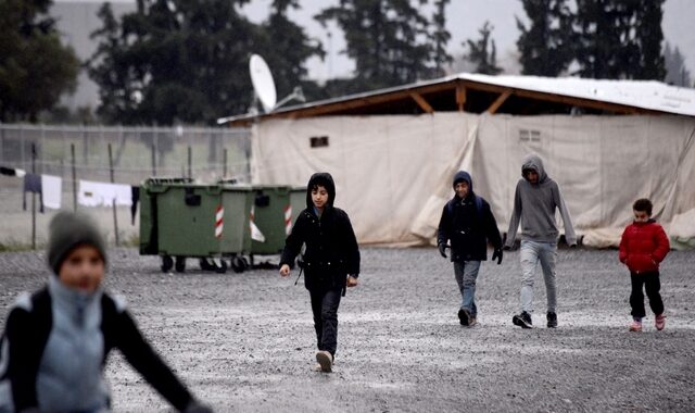 Στην ελληνική κυβέρνηση η οικονομική βοήθεια στους αιτούντες άσυλο – Ο “μύθος” των 450 ευρώ