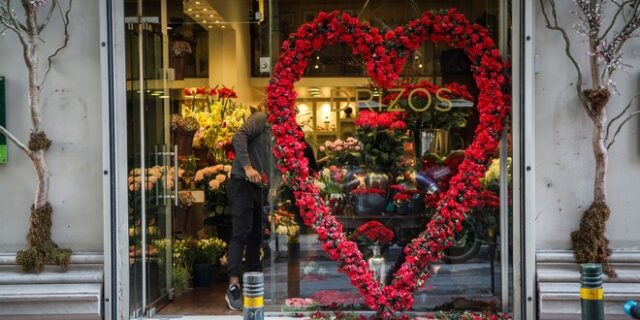 Lockdown: Ανοιχτά το Σαββατοκύριακο τα ανθοπωλεία – Τι ισχύει για σούπερ μάρκετ