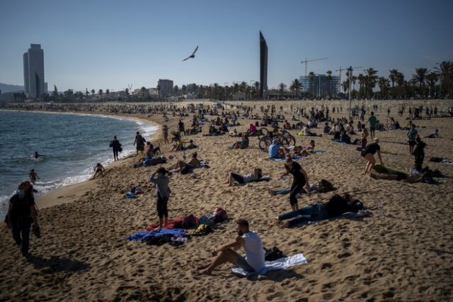Ισπανία: Η Βαρκελώνη απαγορεύει το κάπνισμα σε 4 παραλίες