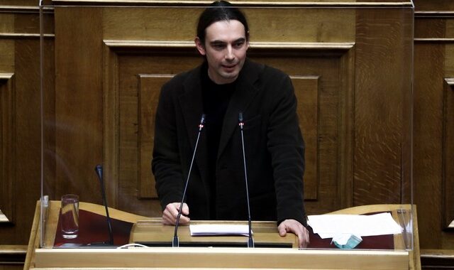 Κρίτων Αρσένης: Η άβολη ιστορία για το πώς η πανδημία έγινε βολική