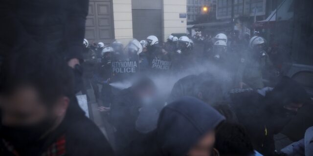 Η Αστυνομία επιτέθηκε με χημικά στοχευμένα σε δημοσιογράφους