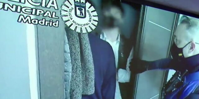 Ισπανία: Κρύφτηκαν στην ντουλάπα και κάτω από στρώμα για να αποφύγουν τη αστυνομία