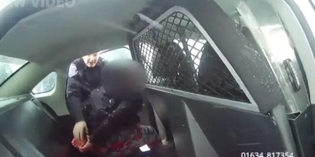 ΗΠΑ: Σε διαθεσιμότητα οι αστυνομικοί που χρησιμοποίησαν χειροπέδες και σπρέι πιπεριού σε 9χρονη